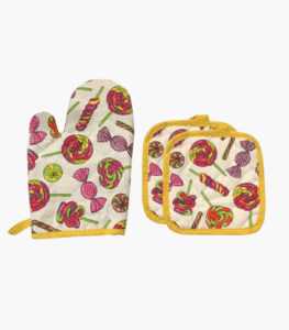 Oven mitt and pot holder set in quilted cotton
