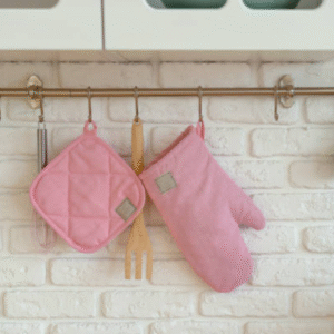Oven mitt and pot holder set in quilted cotton