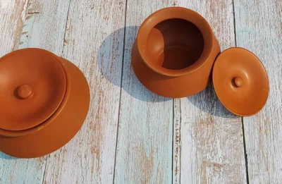 Glazed earthen clay handi pot with lid, 12x11cm