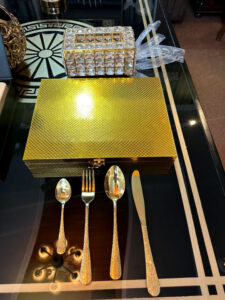 Luxury gold plated cutlery set of forks, knives and spoons