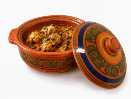 clay cooking pot with lid