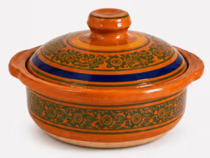 clay cooking pot with lid